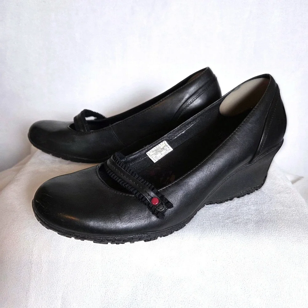 Merrell petunia black